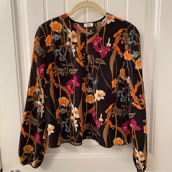 Little Moon Tops - EUC floral pattern keyhole top